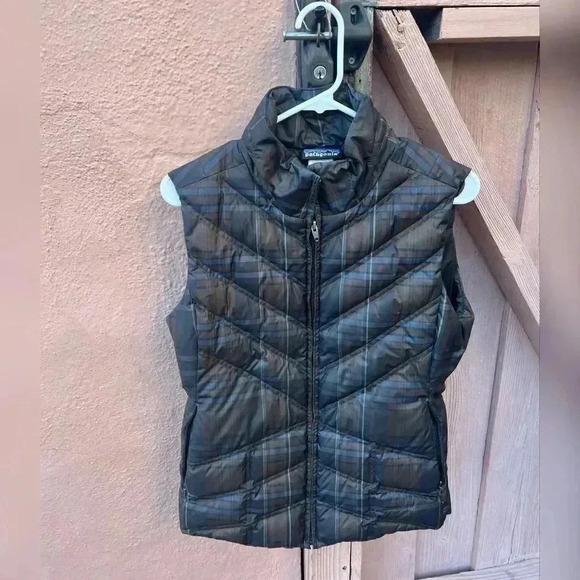 PATAGONIA Plaid “Down With It”Goose Down Vest - Picture 3 of 4
